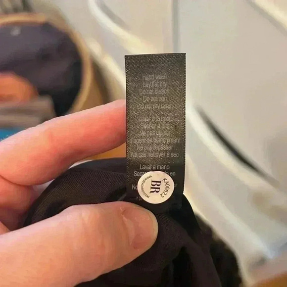 Beach Riot
Gold Spot Carlie Side-Tie One-Piece Swimsuit-Sz L - Picture 7 of 7